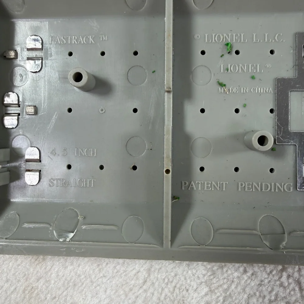 Lionel FasTrack 4.5 Inch Straight Track O Gauge Model Train 2 Piece Lot Gray